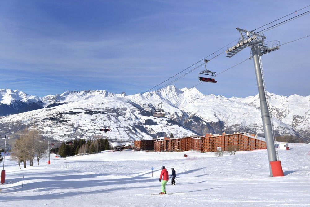 ski-slopes-french-alps-resort