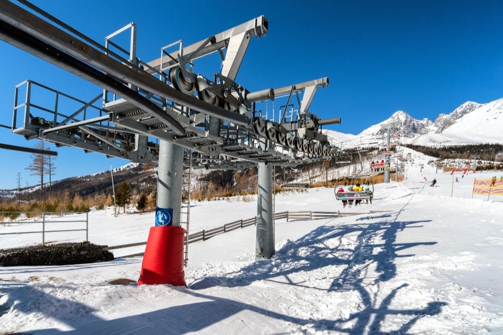 Séjourner à Avoriaz : le guide ultime des hébergements skilift-resort-tatranska-lomnica-high-tatras-mountains-slovakia