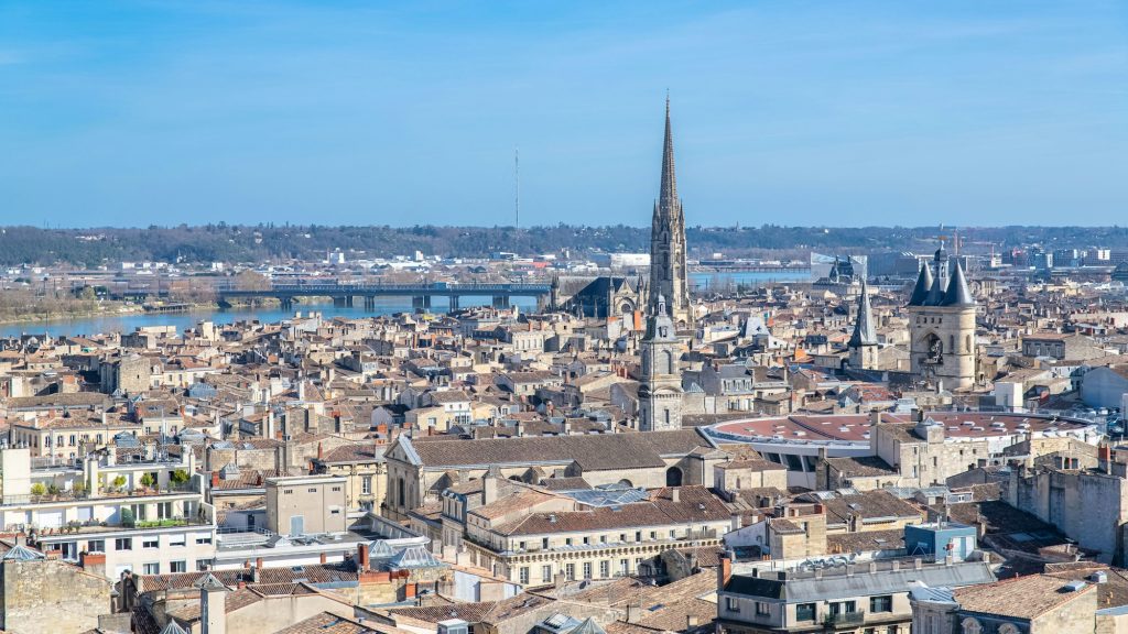 Bordeaux, la destination idéale pour un séjour en famille inoubliable Bordeaux in France, aerial view