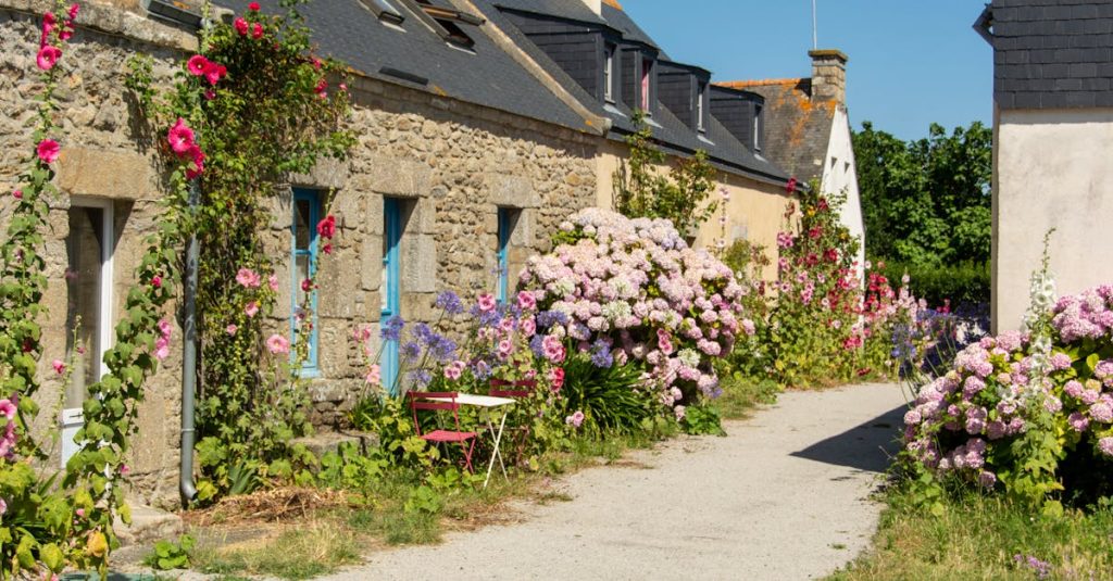 découvrez la beauté envoûtante de la bretagne, ses paysages côtiers à couper le souffle, sa riche histoire culturelle et sa délicieuse gastronomie. partez à l'aventure dans cette région magique, entre mer et terre, où chaque coin recèle un trésor à explorer.