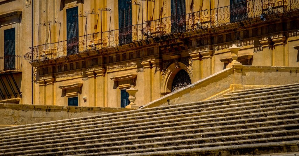 découvrez la beauté envoûtante de la sicile, une île méditerranéenne riche en histoire, culture, et paysages à couper le souffle. explorez ses plages idylliques, ses sites archéologiques fascinants et sa cuisine délicieuse qui ravira vos papilles.