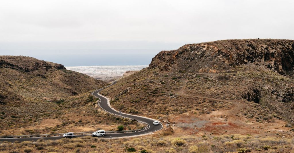 découvrez tenerife, l'île enchanteresse des canaries, célèbre pour ses paysages volcaniques, ses plages de sable doré et son climat doux toute l'année. explorez les parcs naturels, dégustez la cuisine locale et profitez d'activités variées pour toute la famille.