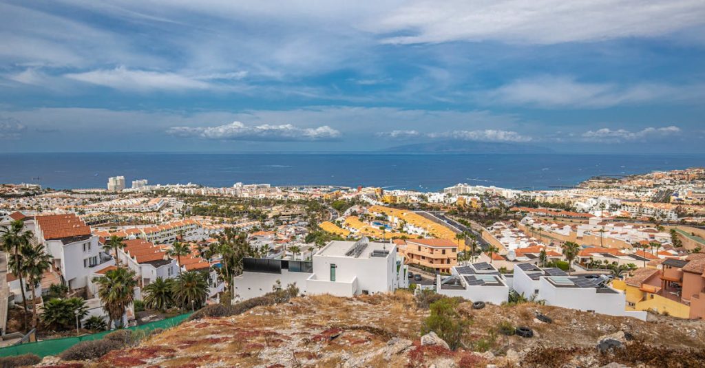 découvrez des vacances d'été inoubliables en montagne : entre randonnées spectaculaires, paysages à couper le souffle et activités de plein air, profitez d'un séjour revitalisant au cœur de la nature. évadez-vous et vivez des moments précieux avec vos proches dans un cadre alpin enchanteur.