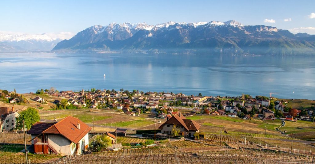 découvrez le lac léman, un joyau naturel à la frontière de la suisse et de la france, offrant des paysages à couper le souffle, des activités nautiques passionnantes et des villages pittoresques à explorer.