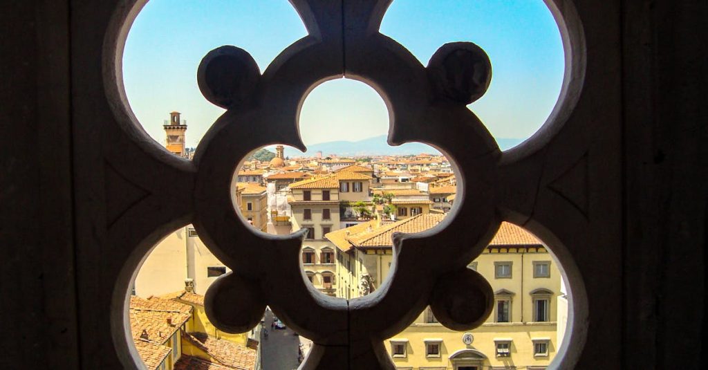 découvrez florence, la magnifique capitale de la toscane en italie, célèbre pour son art, son histoire et son architecture renaissance. explorez ses musées, ses monuments emblématiques comme le duomo et le ponte vecchio, et plongez dans la culture italienne à travers sa gastronomie et ses traditions.