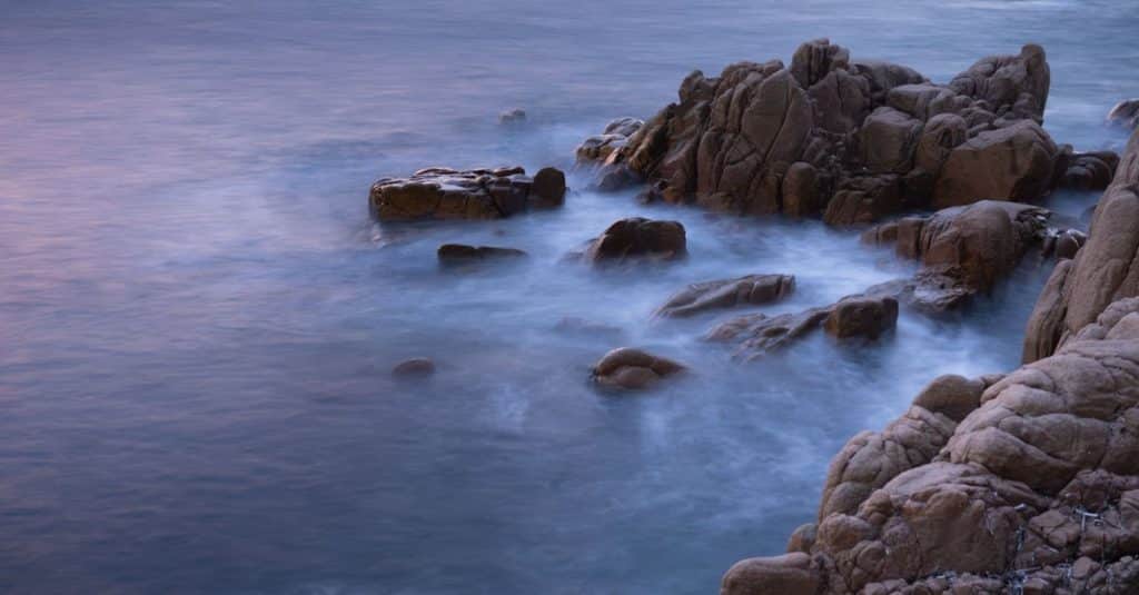 découvrez la beauté envoûtante de la sardaigne, une île italienne offrant des plages de sable fin, des paysages spectaculaires, une riche culture et une gastronomie délicieuse. plongez dans l'histoire, explorez ses villages pittoresques et savourez des moments inoubliables au cœur de la méditerranée.