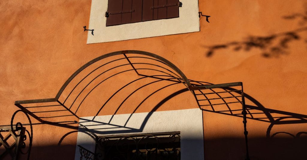 découvrez le luberon, une région enchanteresse du sud de la france, célèbre pour ses paysages pittoresques, ses villages perchés, ses champs de lavande et son riche patrimoine culturel. explorez ses sentiers de randonnée, ses marchés provençaux et savourez la gastronomie locale dans un cadre naturel exceptionnel.