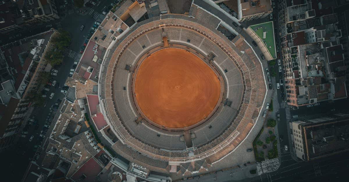 découvrez l'andalousie, une région envoûtante du sud de l'espagne, réputée pour ses paysages variés, son riche héritage culturel, ses traditions flamenco vibrantes et sa délicieuse cuisine méditerranéenne. plongez dans l'histoire et l'architecture fascinante de villes emblématiques comme séville, grenade et cordoue.