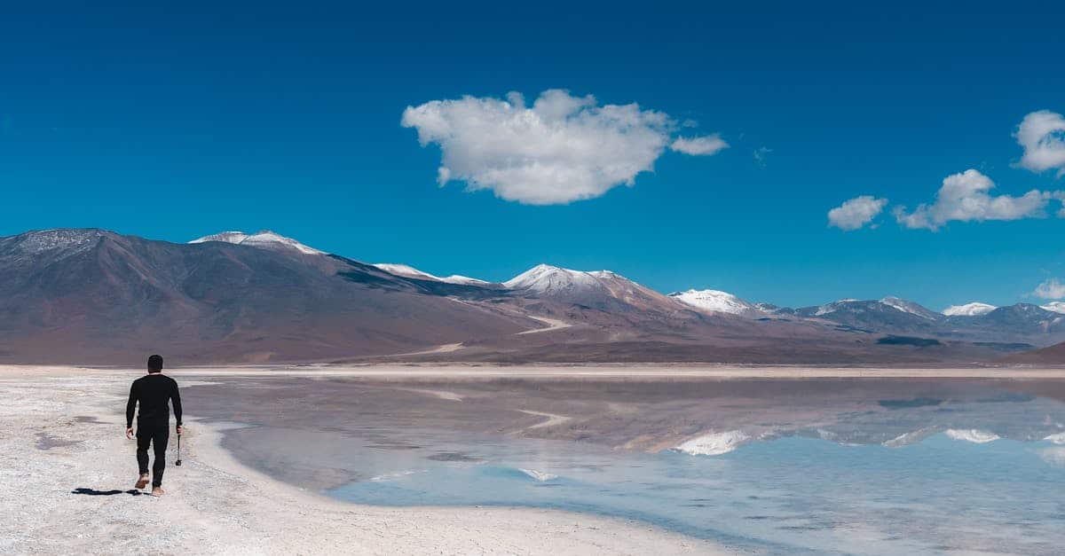 découvrez les merveilles de la bolivie à travers notre guide de voyage complet. explorez des paysages époustouflants, des cultures vibrantes et des aventures uniques dans ce pays d'amérique du sud. que vous soyez amateur de trekking dans l'amazonie, de visites culturelles à la paz ou de découverte des salines d'uyuni, préparez-vous à une expérience inoubliable.