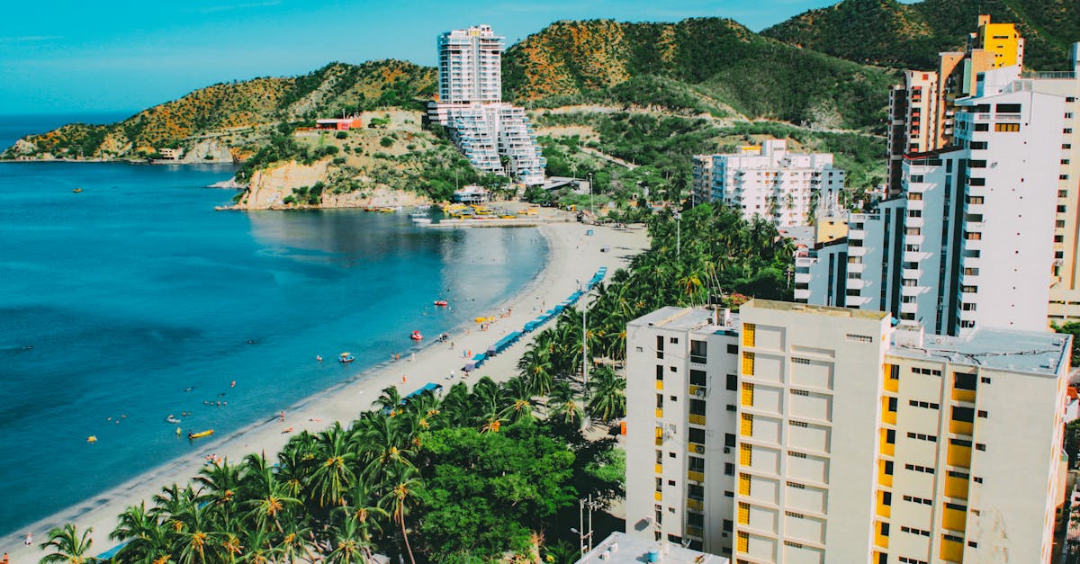 découvrez la beauté captivante de la colombie, un pays riche en culture, paysages diversifiés et traditions vibrantes. explorez ses magnifiques plages, ses montagnes majestueuses et sa cuisine savoureuse pour une expérience inoubliable.