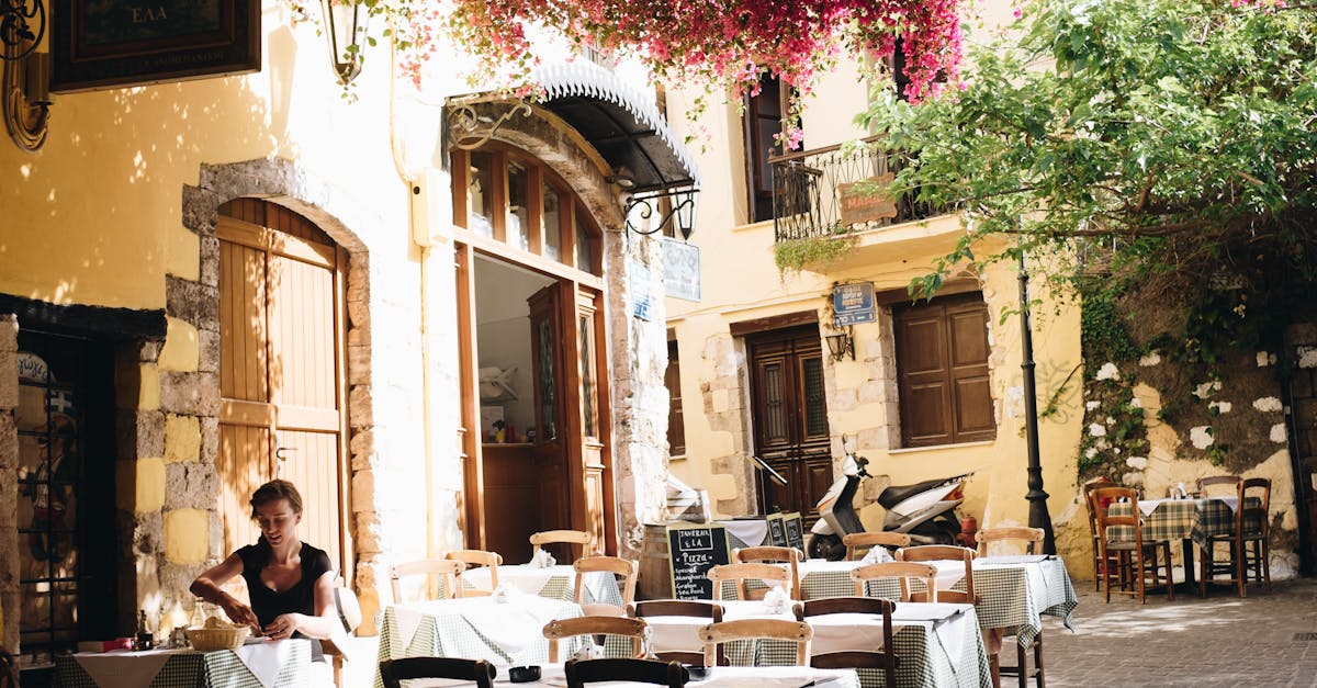découvrez la beauté envoûtante de la crète, une île méditerranéenne riche en histoire, en paysages spectaculaires et en plages de sable doré. explorez ses villages pittoresques, savourez sa gastronomie authentique et plongez dans les eaux cristallines, tout en profitant des traditions culturelles uniques de cette destination idyllique.