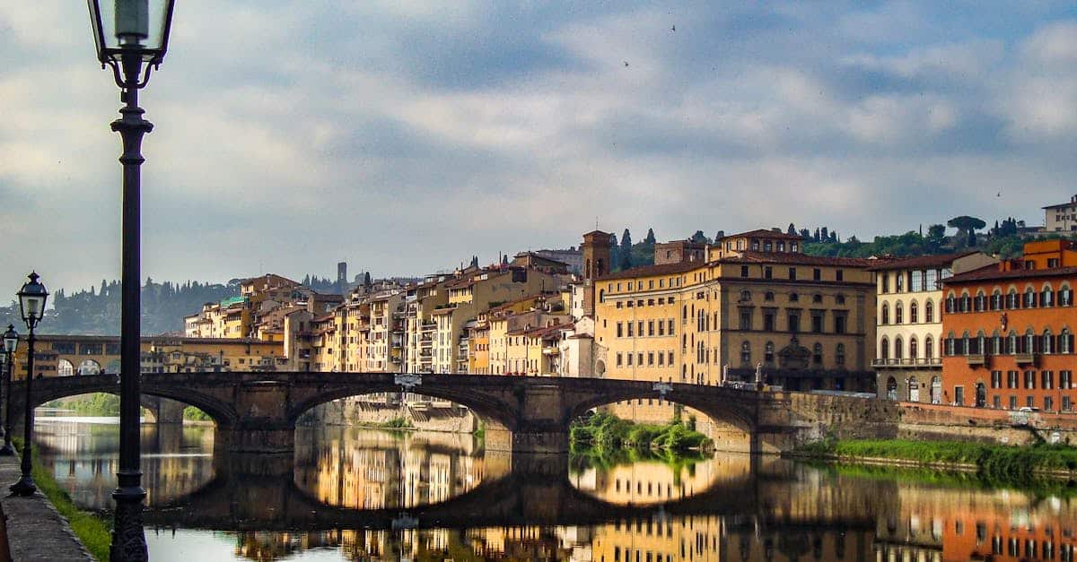 découvrez florence, la magnifique ville italienne connue pour son riche patrimoine artistique, ses palais historiques et ses chefs-d'œuvre de la renaissance. explorez ses musées, flânez le long du vieux pont, et laissez-vous séduire par la gastronomie toscane dans ce véritable joyau culturel.