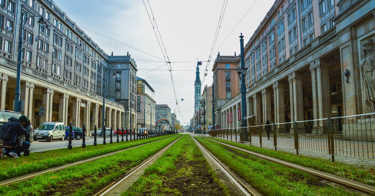 découvrez la beauté de la pologne, un pays riche en histoire, culture et paysages époustouflants. explorez ses villes vibrantes comme varsovie et cracovie, ainsi que ses magnifiques parcs naturels et châteaux médiévaux. plongez dans la cuisine polonaise et vivez une expérience inoubliable.