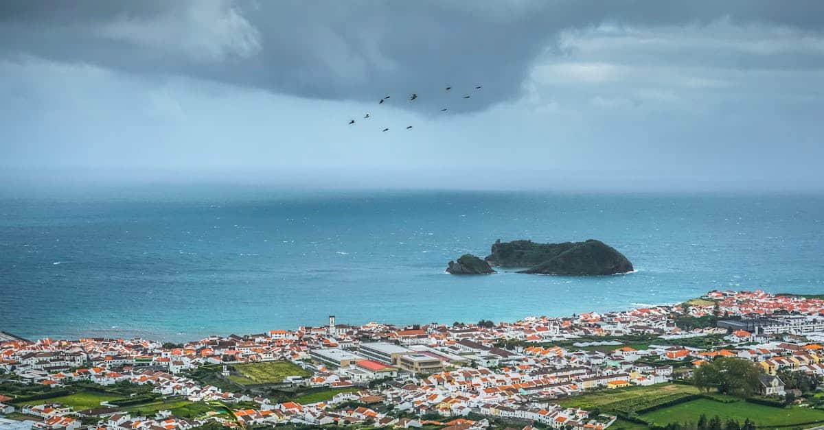 découvrez le portugal, un pays riche en histoire, paysages variés et culture dynamique. explorez ses magnifiques plages, ses villes pittoresques comme lisbonne et porto, et savourez une cuisine délicieuse. parfait pour les amoureux de la nature et les passionnés d'histoire.
