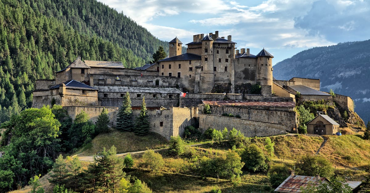 découvrez le queyras, un parc naturel préservé en plein cœur des alpes, offrant des paysages époustouflants, des activités de plein air variées et une richesse culturelle unique. parfait pour les amoureux de la nature et des montagnes.