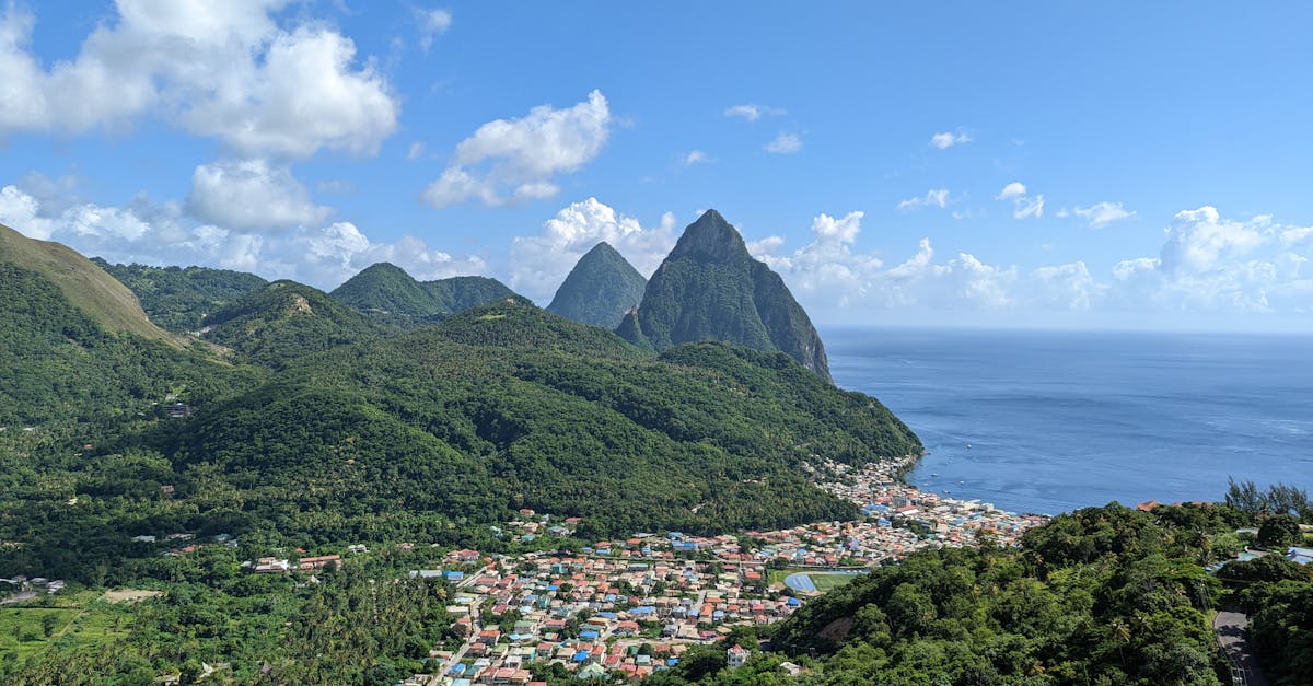 découvrez saint lucia, une île paradisiaque des caraïbes, connue pour ses paysages enchanteurs, ses plages de sable fin et sa culture vibrante. explorez les magnifiques pitons, profitez d'activités nautiques, et laissez-vous séduire par l'hospitalité des locaux.