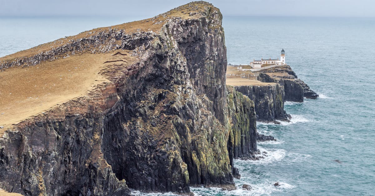 découvrez l'écosse, terre de paysages enchanteurs, de châteaux historiques et de traditions riches. explorez ses villes vibrantes, ses lochs mystiques et sa culture fascinante à travers des aventures inoubliables.