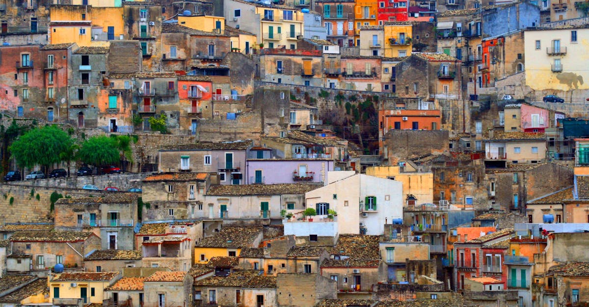 découvrez la magie de la sicile, une île méditerranéenne riche en histoire, culture et paysages à couper le souffle. explorez ses magnifiques plages, savourez sa gastronomie unique et plongez dans ses traditions fascinantes. un voyage inoubliable vous attend sur cette perle de l'italie.