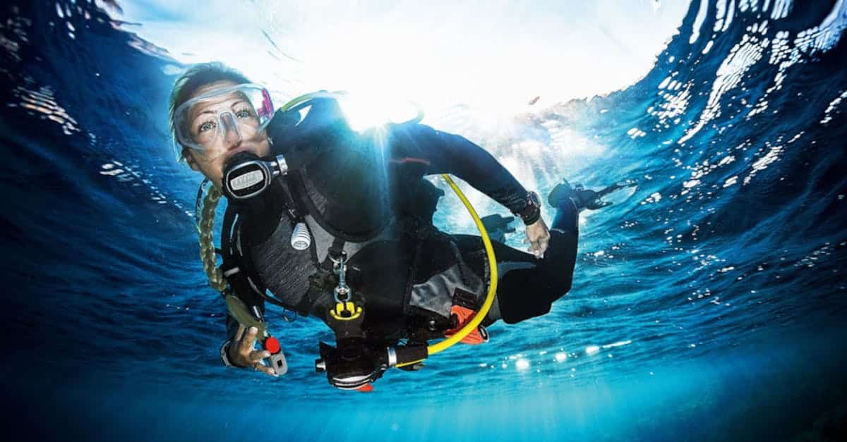 découvrez le monde fascinant des sous-marins, des engins emblématiques de la marine militaire aux explorations profondes des océans. plongez dans l'histoire, la technologie et les missions de ces merveilles d'ingénierie sous-marines.