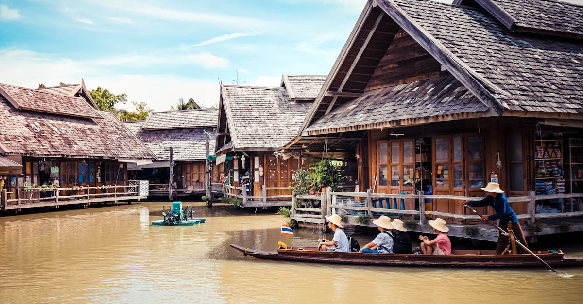 découvrez la thaïlande, un pays enchanteur riche en culture, plages paradisiaques et délicieuse cuisine. explorez ses temples majestueux, ses marchés animés et sa nature spectaculaire. partez à l'aventure dans ce pays fascinant où traditions anciennes et modernité se rencontrent.