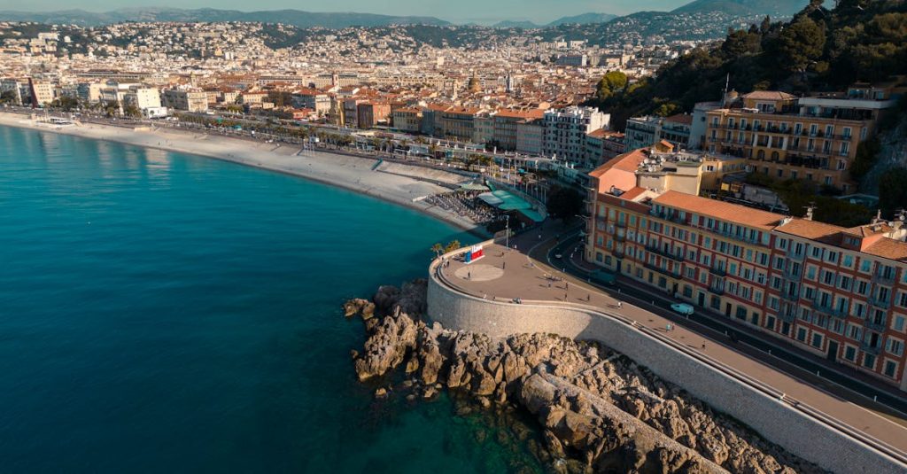 découvrez la côte des légendes, un lieu où la beauté naturelle rencontre des histoires fascinantes. explorez des paysages à couper le souffle, des récits enchanteurs et plongez dans la culture bretonne à travers ses mythes et traditions.
