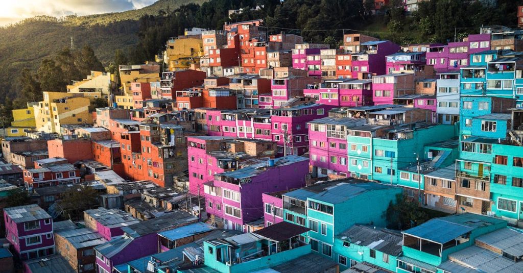 découvrez la colombie, un pays riche en culture, paysages époustouflants et biodiversité. explorez ses villes vibrantes, ses plages paradisiaques et ses traditions uniques qui font de cette destination un endroit fascinant à visiter.