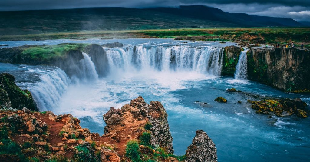 découvrez la beauté époustouflante de l'islande, une terre de volcans majestueux, de geysers puissants et de paysages glaciaires. plongez dans la culture unique de l'île et explorez ses merveilles naturelles à travers des randonnées, des excursions et des expériences inoubliables.