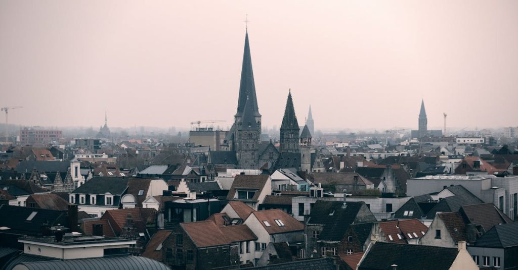 découvrez tout ce que la belgique a à offrir, des célèbres chocolats et bières artisanales aux magnifiques villes historiques comme bruges et bruxelles. explorez la culture, la gastronomie et les paysages diversifiés de ce pays au cœur de l'europe.