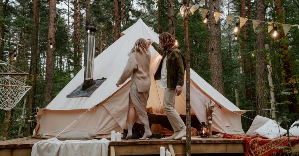 découvrez le glamping, une expérience de camping glamour qui allie confort et nature. profitez de nuits étoilées dans des hébergements uniques tout en bénéficiant de services haut de gamme. parfait pour une escapade romantique ou des vacances en famille, le glamping vous invite à redécouvrir la beauté du plein air sans renoncer au luxe.