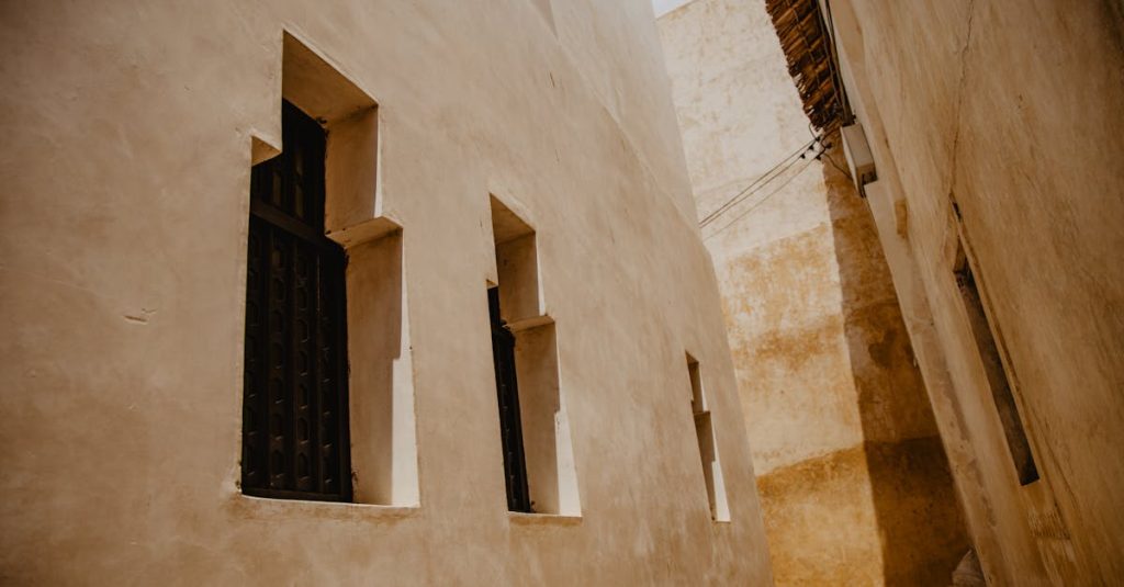 découvrez le sud-finistère, une région enchanteresse de la bretagne, riche en paysages marins, plages préservées et villages pittoresques. partez à la découverte de ses traditions culturelles, de sa gastronomie locale et de ses chemins de randonnée offrant des vues imprenables sur l'océan atlantique.