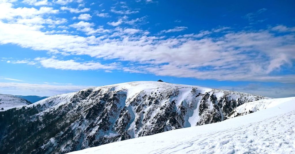 découvrez les vosges, région emblématique de la france, réputée pour ses paysages enchanteurs, ses montagnes majestueuses et ses charmants villages. explorez ses sentiers de randonnée, ses lacs scintillants et sa riche culture artisanale. parfait pour les amoureux de la nature et les aventuriers, les vosges vous invitent à vivre une expérience inoubliable au cœur des paysages vosgiens.