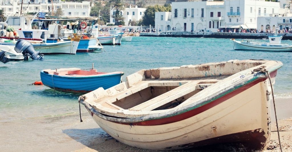 Mes tops îles grecques : syros et paros dans les cyclades découvrez les magnifiques îles grecques, un véritable paradis de soleil, de plages cristallines et de paysages enchanteurs. plongez dans la culture riche et la cuisine délicieuse des îles comme santorin, mykonos et crète. idéal pour les voyageurs en quête d'aventure et de détente, les îles grecques offrent une expérience inoubliable sous le ciel azur.