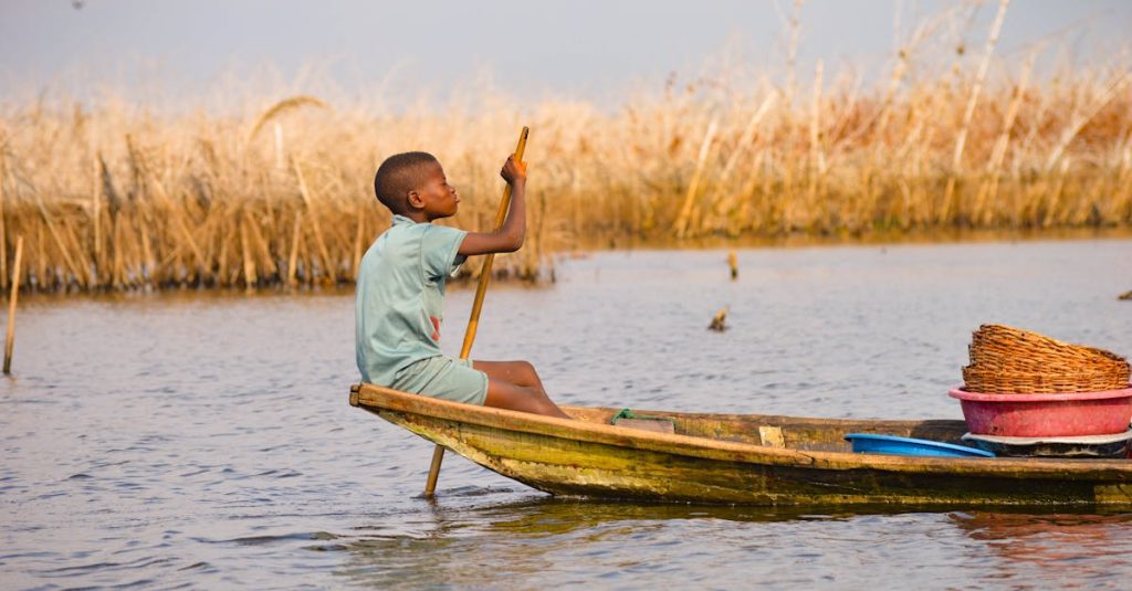 découvrez le bénin, un pays riche en histoire et en culture, où les couleurs vibrantes et les traditions authentiques se mêlent à des paysages naturels d'une beauté incroyable. explorez ses marchés animés, ses sites historiques et la faune diversifiée qui font de ce pays une destination incontournable en afrique de l'ouest.