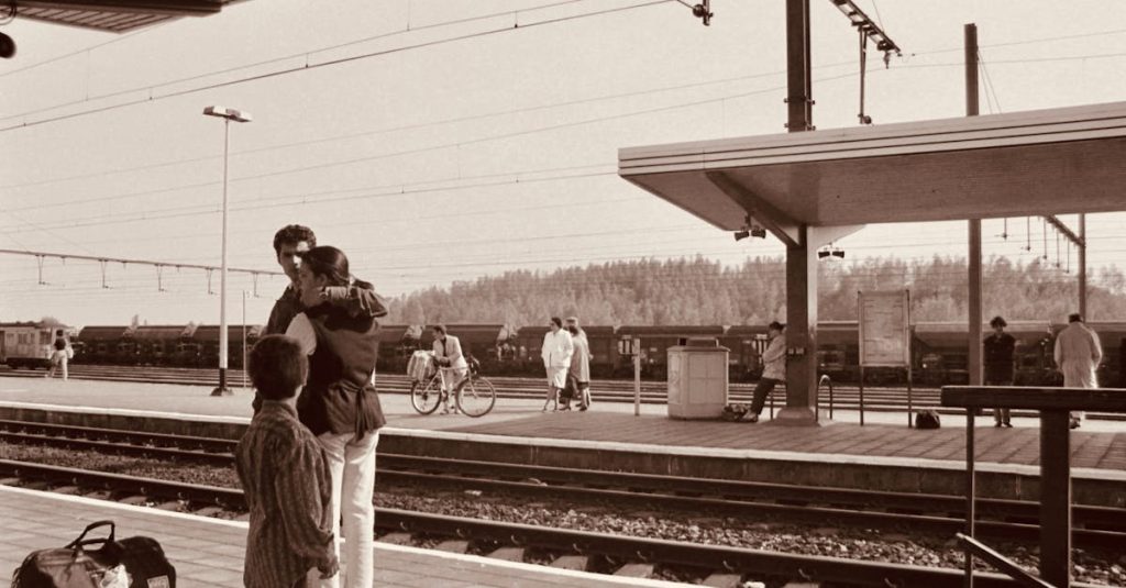 découvrez des conseils pratiques et des astuces essentielles pour voyager avec des enfants en toute sérénité. profitez de moments inoubliables en famille, que ce soit en road trip, en vacances à la plage ou en exploration de nouvelles cultures. préparez-vous à rendre chaque excursion amusante et mémorable !