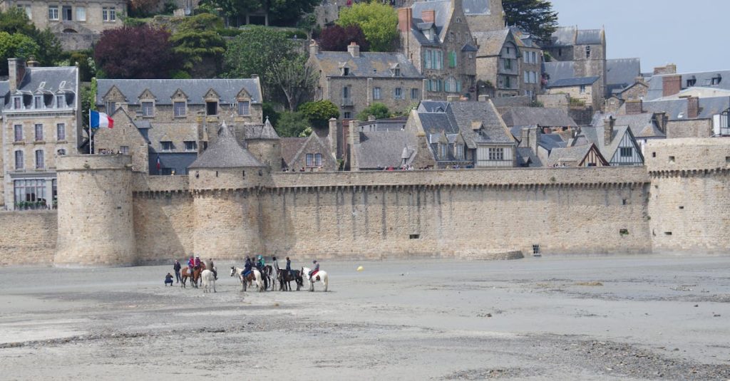 découvrez l'univers captivant de la manche, une région riche en histoire, paysages époustouflants et activités variées. explorez ses plages, ses sites historiques et profitez d'une gastronomie authentique au cœur de la nature normande.