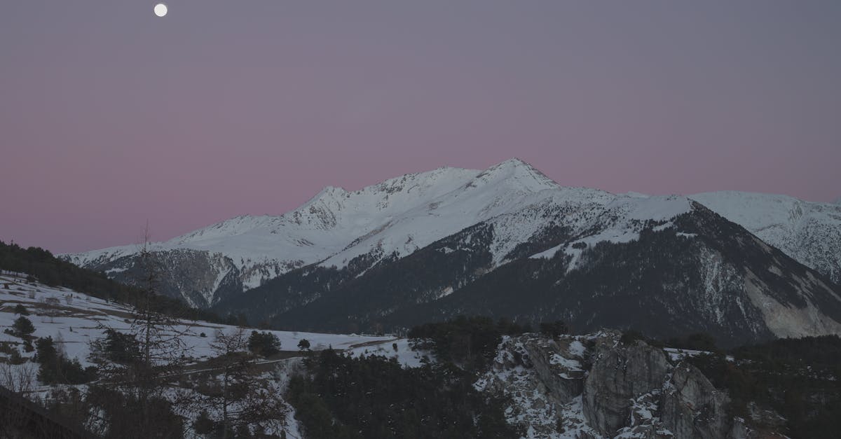 découvrez aussois, charmant village savoyard niché au cœur des montagnes, parfait pour des vacances en hiver comme en été. profitez d'activités de plein air, de paysages à couper le souffle et d'une ambiance conviviale dans ce petit paradis alpin.
