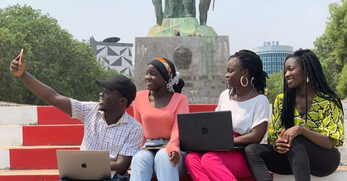 découvrez le bénin, un pays riche en culture et en histoire. explorez ses paysages divers, ses traditions vibrantes et son héritage colonial fascinant, tout en vous immergeant dans l'hospitalité chaleureuse de ses habitants.
