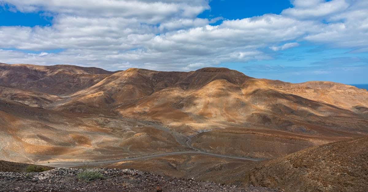 découvrez les magnifiques îles canaries, un véritable paradis tropical. profitez de plages ensoleillées, de paysages volcaniques époustouflants et d'une culture vibrante. parfait pour les amoureux de la nature et les amateurs de détente.