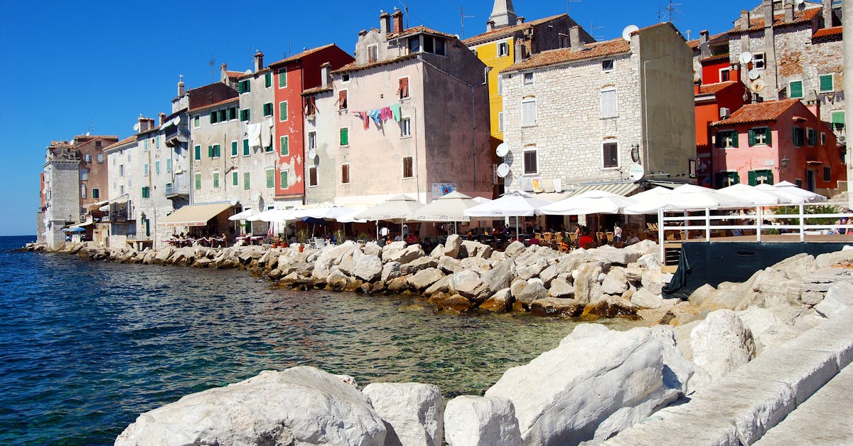 découvrez la beauté envoûtante de la croatie, un pays aux paysages magnifiques, plages dorées, et patrimoine culturel riche. explorez ses villes historiques, ses parcs nationaux époustouflants et savourez la délicieuse cuisine locale. un voyage inoubliable vous attend !