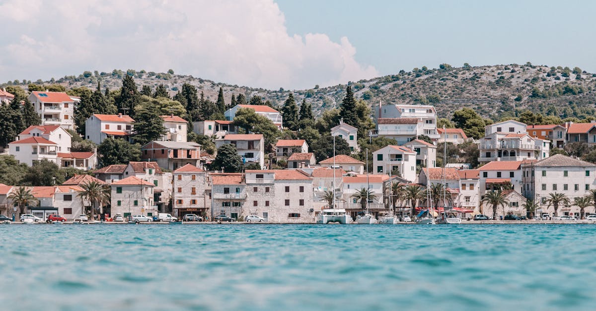 découvrez la beauté envoûtante de la croatie : des plages de rêve, des paysages à couper le souffle et un riche héritage culturel. explorez les villes historiques, savourez la cuisine délicieuse et plongez dans des eaux cristallines. votre aventure croate commence ici !
