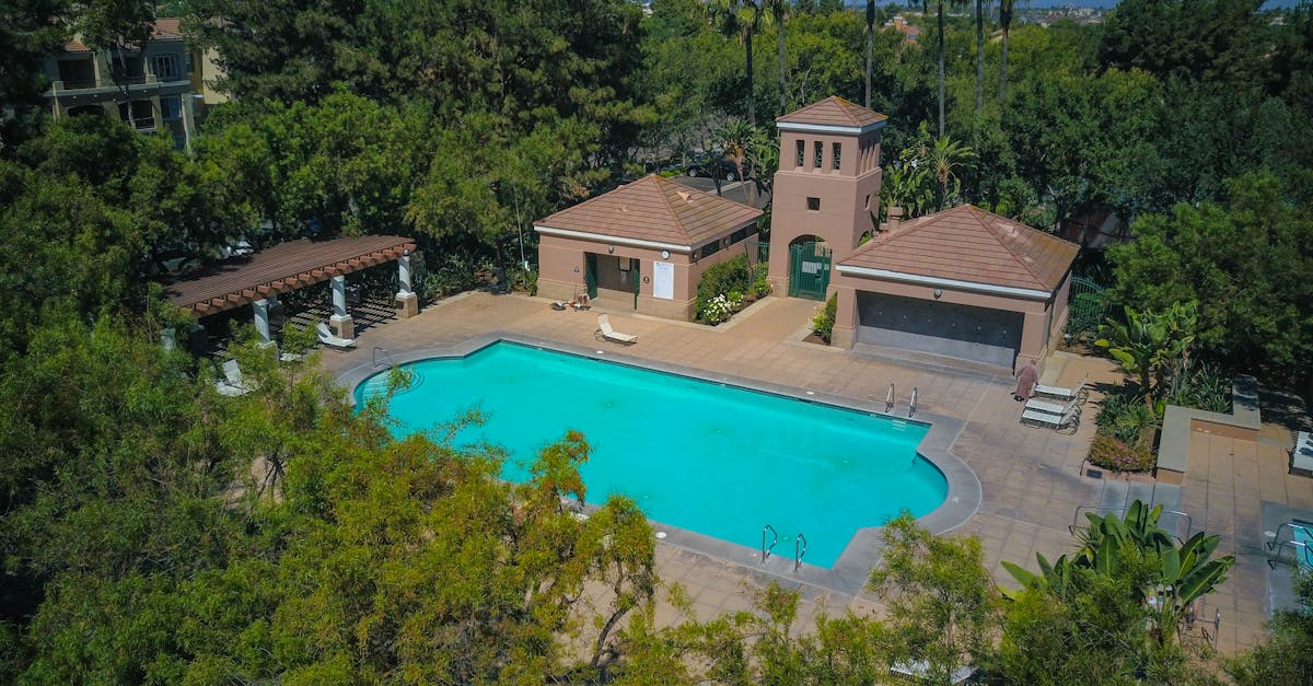 découvrez notre hôtel familial de ski, idéalement situé au cœur des pistes, offrant des chambres confortables, des activités pour tous les âges et un cadre chaleureux pour des vacances inoubliables en famille.
