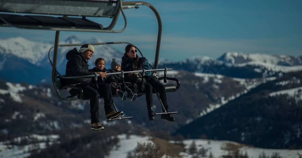 découvrez le plaisir de skier en famille avec nos conseils et destinations idéales pour des vacances à la neige inoubliables. que vous soyez débutant ou expert, trouvez des pistes adaptées et des activités pour tous les âges.