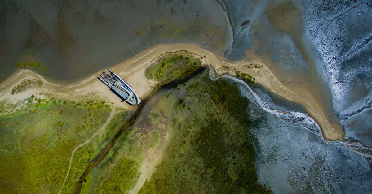 découvrez notre guide des plages cachées en france, des joyaux secrets loin des foules. parfaites pour une escapade tranquille, ces plages offrent des paysages à couper le souffle et une atmosphère paisible. évadez-vous et explorez ces trésors inexplorés pour des moments de détente au bord de l'eau.