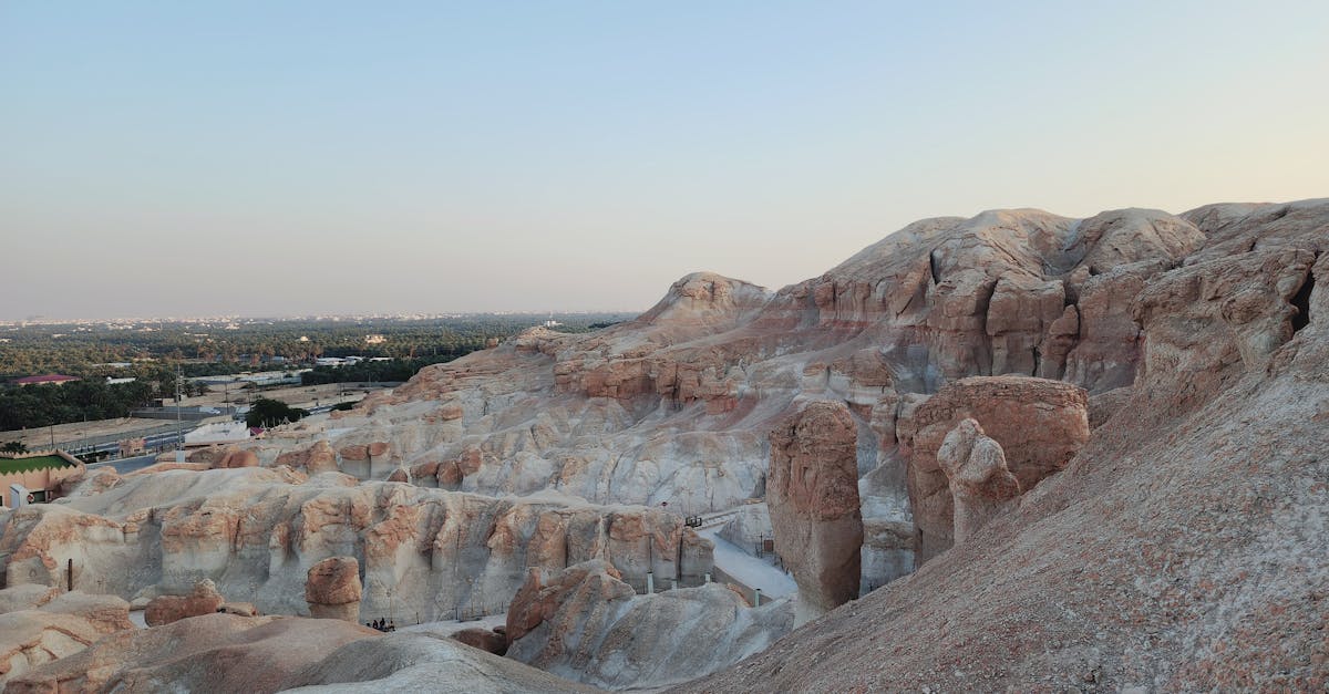 découvrez des trésors cachés qui éveilleront votre curiosité et enrichiront vos explorations. plongez dans un monde où chaque recoin recèle des pépites insoupçonnées, que ce soit dans la nature, l'art ou l'histoire. partez à l'aventure à la recherche de ces merveilles inexplorées.