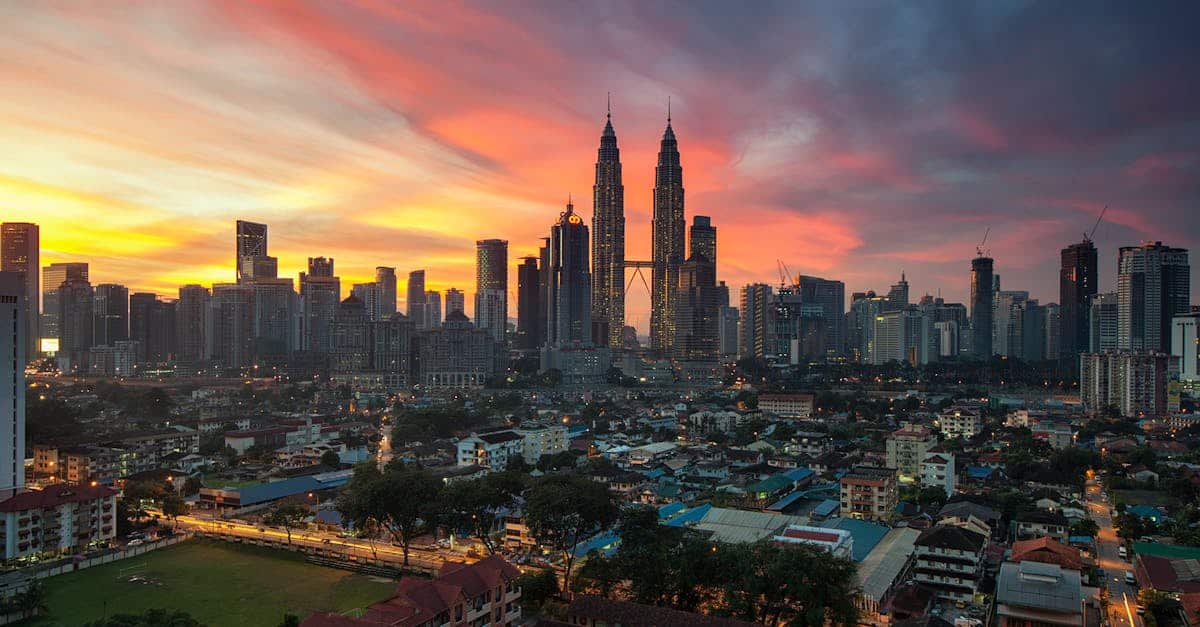 découvrez la malaisie, un pays riche en diversité culturelle, paysages spectaculaires et délices culinaires. explorez ses plages paradisiaques, ses jungles luxuriantes et ses villes vibrantes, tout en vous immergeant dans un mélange harmonieux de traditions et de modernité.