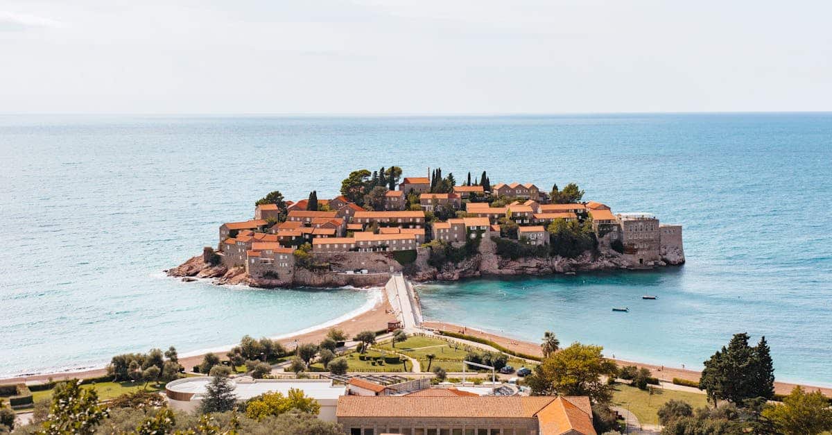 découvrez le monténégro, un pays aux paysages à couper le souffle, entre montagnes majestueuses et plages idylliques. explorez ses richesses culturelles, ses parcs nationaux époustouflants et son patrimoine historique unique. parfait pour les aventuriers et les amateurs de détente, le monténégro vous promet une expérience inoubliable.