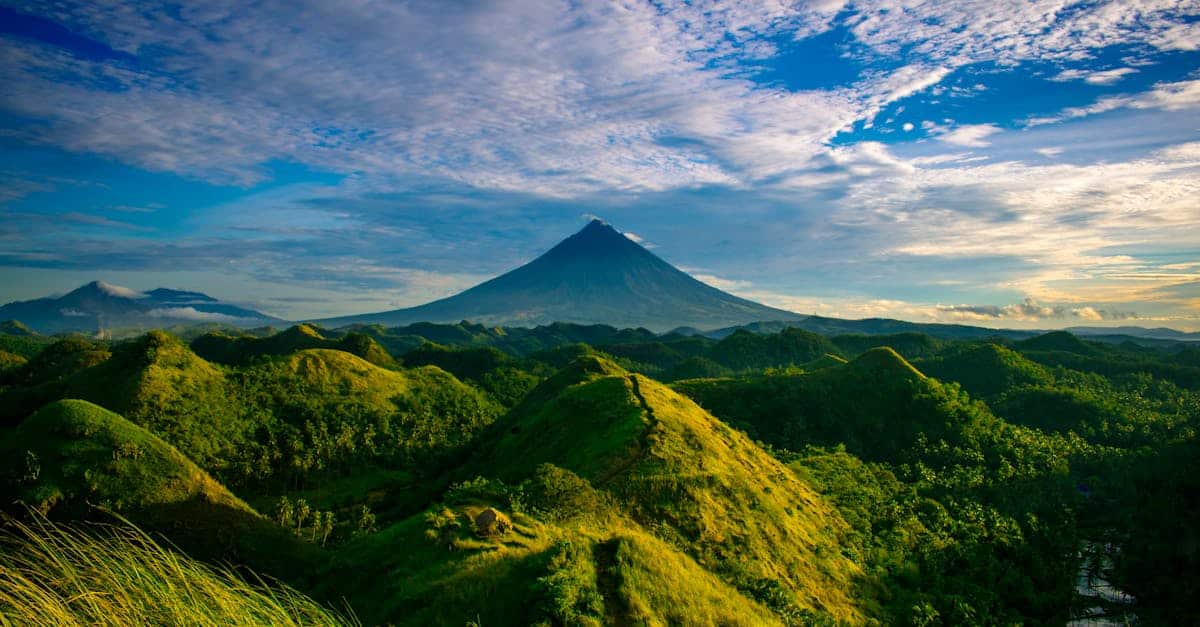 découvrez la beauté majestueuse des montagnes, un monde de paysages époustouflants, d'aventures en plein air et de sérénité. que ce soit pour la randonnée, le ski ou simplement admirer la nature, les montagnes offrent une expérience inoubliable.