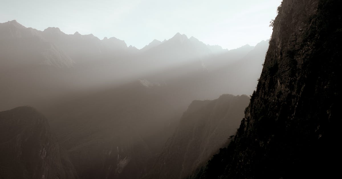découvrez le pérou, un pays riche en histoire et en culture, célèbre pour ses paysages époustouflants, sa délicieuse cuisine et ses anciennes civilisations comme les incas. explorez des destinations emblématiques telles que machu picchu, cusco et la vallée sacrée, et plongez dans la diversité naturelle du pays.