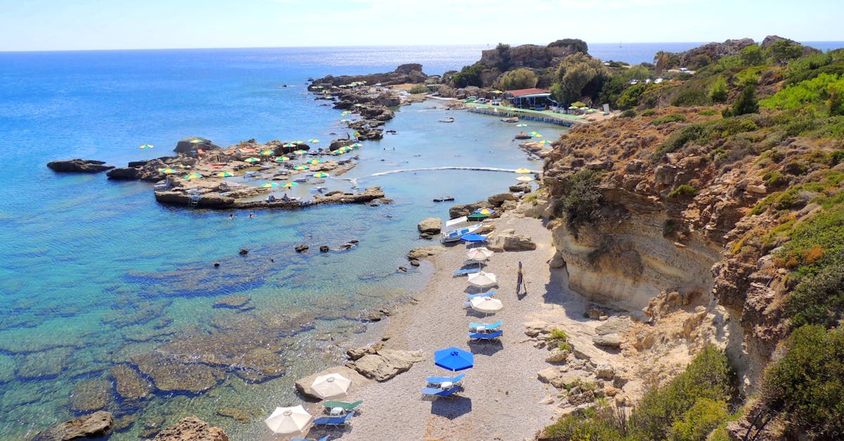 découvrez rhodes, une île enchanteresse de la mer égée, célèbre pour ses plages dorées, son patrimoine historique exceptionnel et sa cuisine méditerranéenne. explorez ses ruines antiques, flânez dans ses charmantes ruelles et profitez d'une atmosphère vibrante, alliant tradition et modernité.