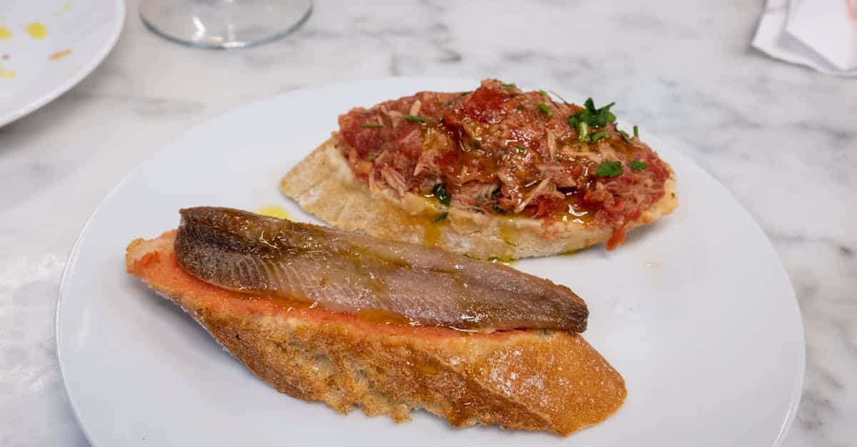découvrez tout sur la sardine : ses bienfaits nutritionnels, des recettes savoureuses et des astuces pour la cuisiner. apprenez à intégrer ce poisson plein de saveurs dans vos plats quotidiens.